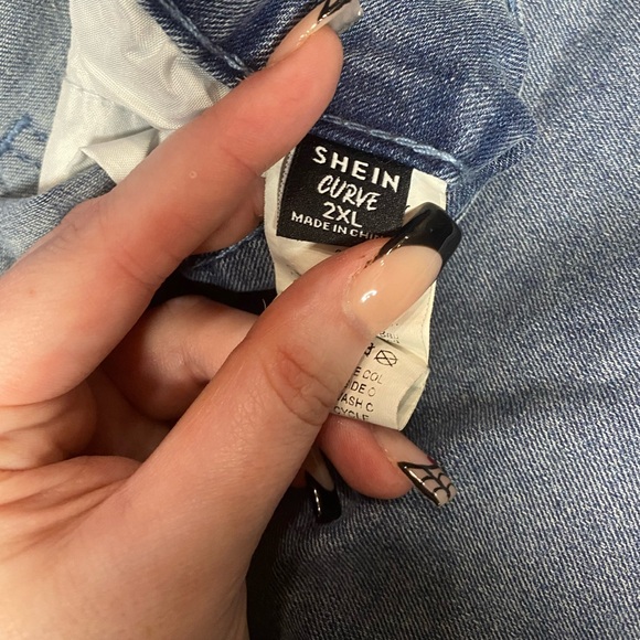 Color block jean shorts! - Picture 5 of 7